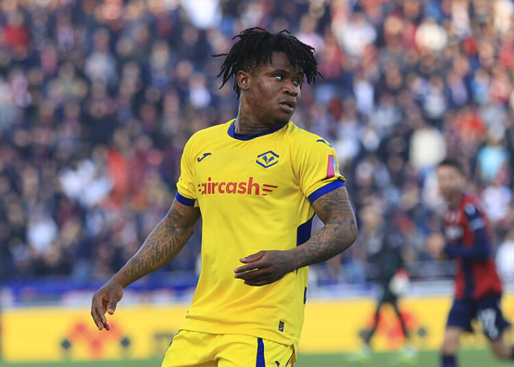 Gift Orban, l’ex-attaquant de l’OL, perd ses nerfs et frappe un supporter après le match