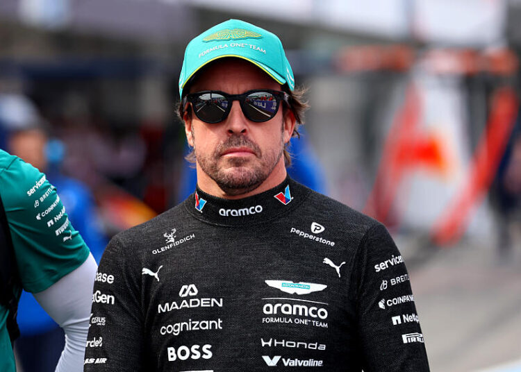 Fernando Alonso recalé par le Vatican : jugé trop dangereux, la star de F1 écartée de la papamobile !