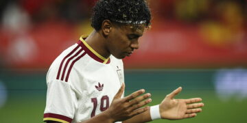 « 𝗤𝗨𝗜 𝗡𝗘 𝗦𝗔𝗨𝗧𝗘 𝗣𝗔𝗦 𝗘𝗦𝗧 𝗠𝗨𝗦𝗨𝗟𝗠𝗔𝗡 » : polémique après des chants scandaleux dans les tribunes espagnoles