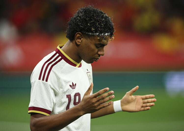 « 𝗤𝗨𝗜 𝗡𝗘 𝗦𝗔𝗨𝗧𝗘 𝗣𝗔𝗦 𝗘𝗦𝗧 𝗠𝗨𝗦𝗨𝗟𝗠𝗔𝗡 » : polémique après des chants scandaleux dans les tribunes espagnoles