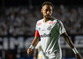 Neymar dérape encore : une insulte très limite envers un arbitre relance la polémique