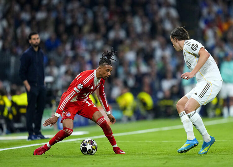 Un mec en slip débarque devant le bus du Real Madrid avant le choc face au Bayern Munich