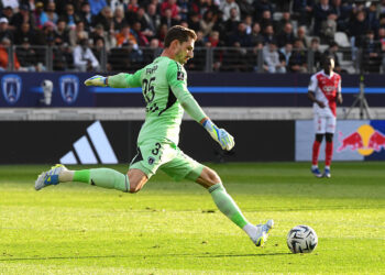 Lorient – Paris FC : Kevin Trapp en mode supporter au Moustoir, il a oublié qu’il était gardien