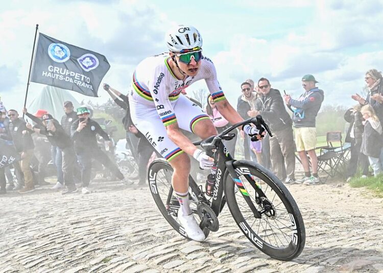 Cyclisme : des coureurs grillent un feu au Tour des Flandres, enquête choc ouverte