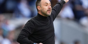 Tottenham en crise : Roberto De Zerbi part à la recherche d’un psychologue en urgence sur LinkedIn !