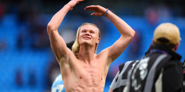 Erling Haaland enlève ses vêtements : célébration XXL après City–Arsenal