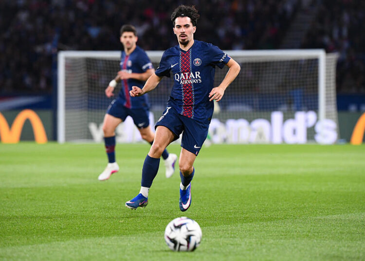 PSG : Vitinha quitte le terrain… pour devenir serveur dans un restaurant