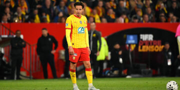 Avant la demi-finale, Florian Thauvin et Ruben Aguilar allument un cierge : un geste qui intrigue avant RC Lens