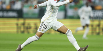 Clash au Real Madrid : Mbappé grillé avec Ester Expósito en Italie en pleine blessure !