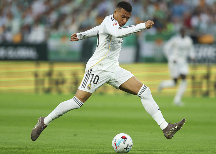 Clash au Real Madrid : Mbappé grillé avec Ester Expósito en Italie en pleine blessure !