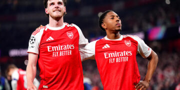 Nuit agitée pour l’Atlético de Madrid : les fans de Arsenal FC dégainent les feux d’artifice à 1h30 du matin