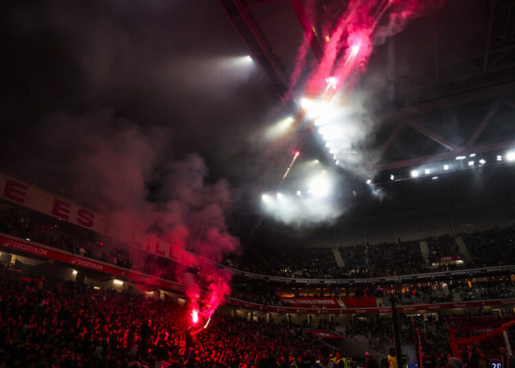 Insolite : 80 ultras du LOSC envahissent Nice pour mettre le feu !