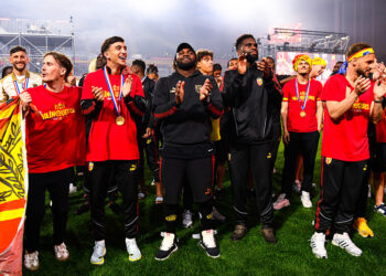 Lens en ébullition : les héros Sang et Or rentrent enfin avec la Coupe !