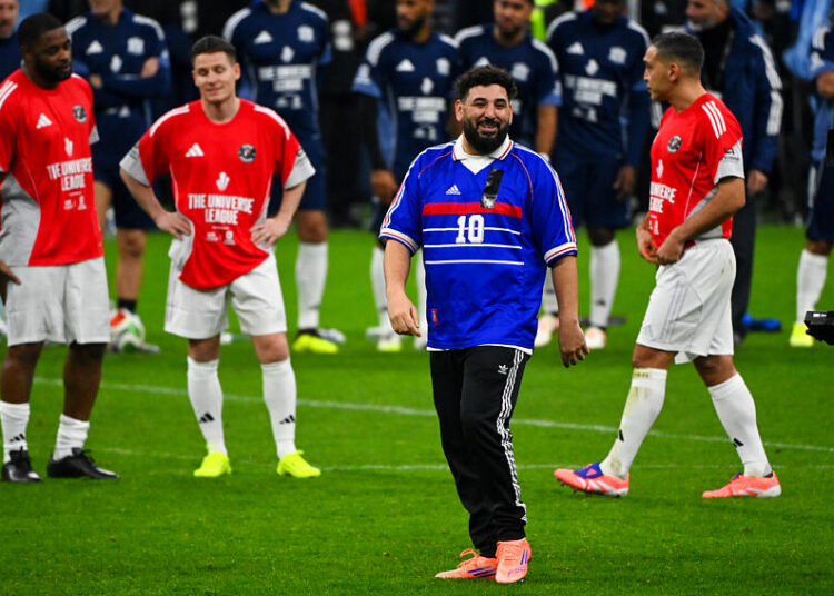 OM : Henni passe à l’acte et se fait tatouer la Tour Eiffel avec deux étoiles !