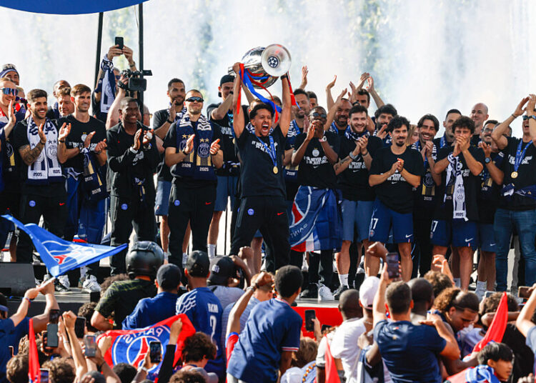 Le PSG s’empare de Paris : rues et ponts aux couleurs des champions