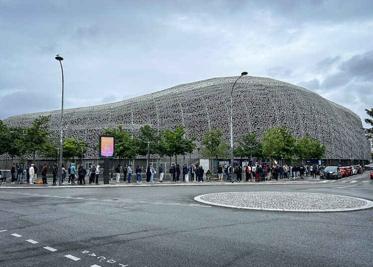 PSG : son nouveau stade tombe à l’eau pour une histoire de bus et de parkings !