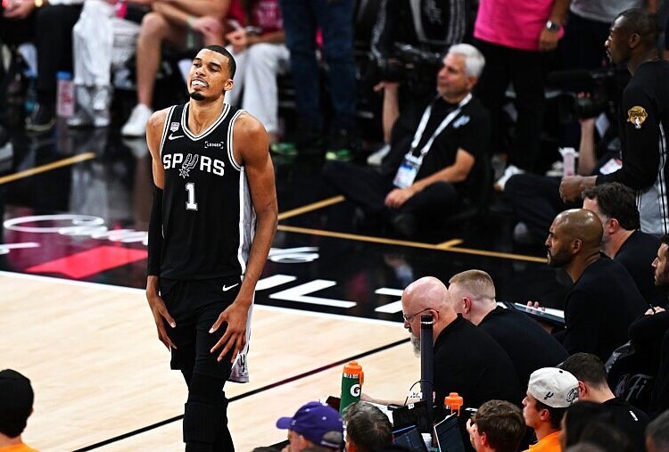 Scandale en NBA : des fans des Spurs attaqués à New York, Wembanyama sort de ses gonds !