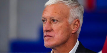 Téléfoot interrompu : le geste inattendu de Deschamps qui bouleverse tout un plateau