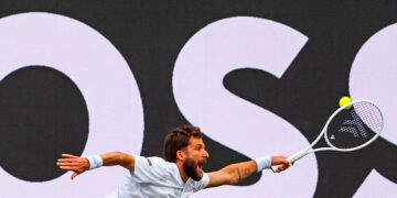Queen’s Club : Moutet pète les plombs en direct, la BBC coupe tout !