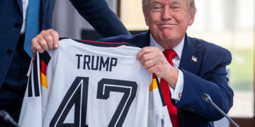 Coupe du monde 2026 : la FIFA accusée après un coup de fil de Trump et un rouge annulé