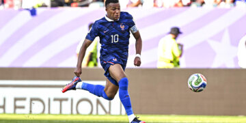 La FFF contre-attaque après les insultes racistes visant Mbappé