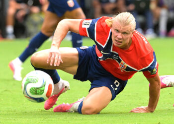 Mondial 2026 : il parcourt 5 km sans quitter son siège… Haaland réagit !
