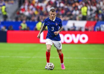 PSG : les Bleus découvrent le retour de Digne… dans le journal