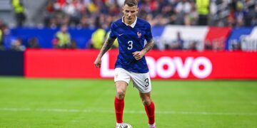 PSG : les Bleus découvrent le retour de Digne… dans le journal