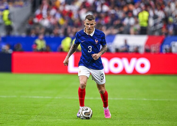 PSG : les Bleus découvrent le retour de Digne… dans le journal